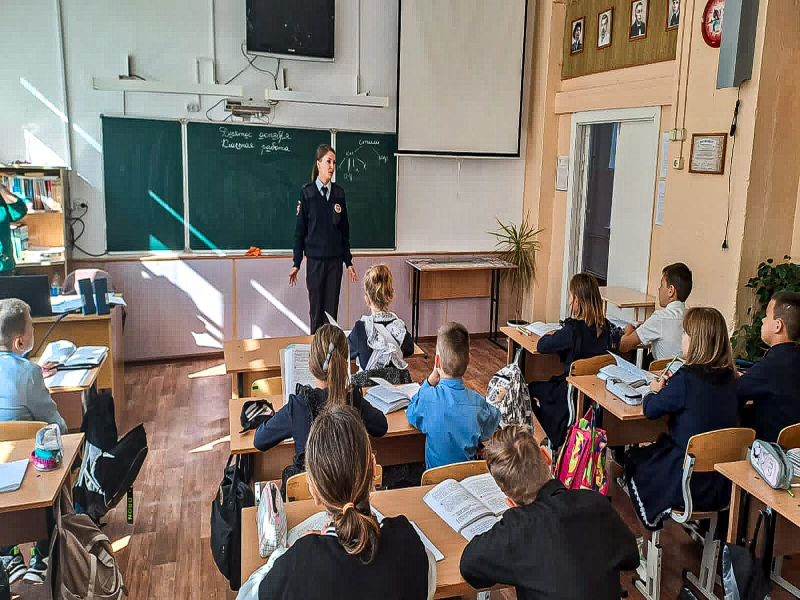 В Артеме Приморского края сотрудники Госавтоинспекции участвуют в социальном проекте «Расскажи родителям».