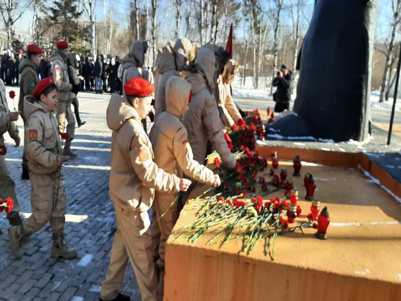 В Артёме возложили цветы в преддверии Дня неизвестного солдата.