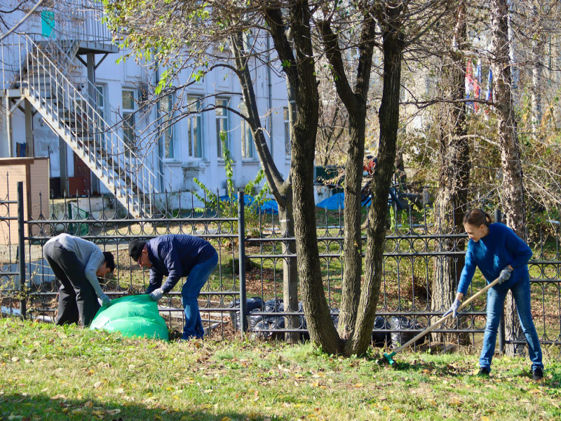 Более 1800 мешков с  мусором собрано в Артеме во время субботника.