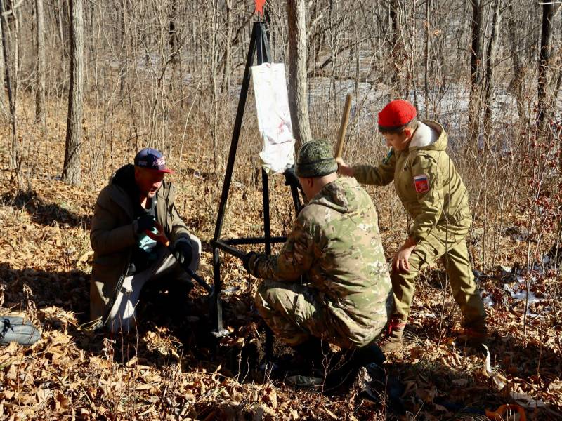 Памятную доску установили  на месте гибели военного летчика.