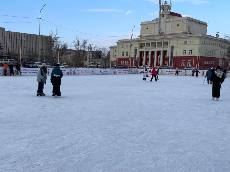 Катки открываются в Артёме.