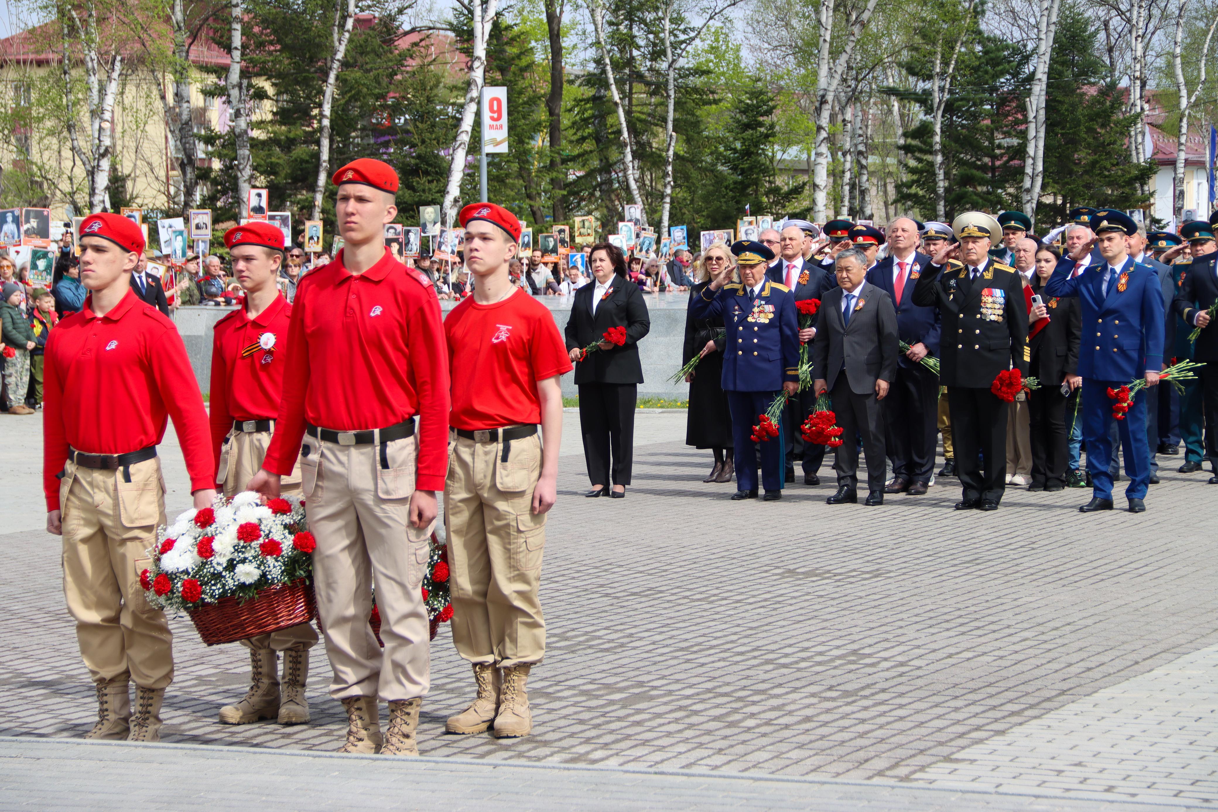 Церемония возложения цветов прошла в Артёме в День Победы.