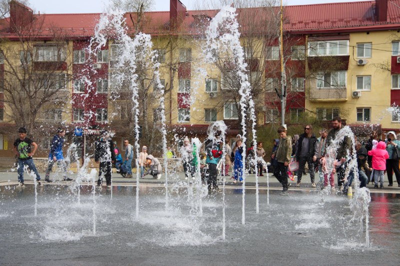 Площадь Ленина продолжают благоустраивать.