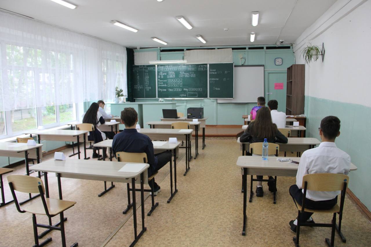 Артёмовские выпускники продолжают сдавать экзамены.