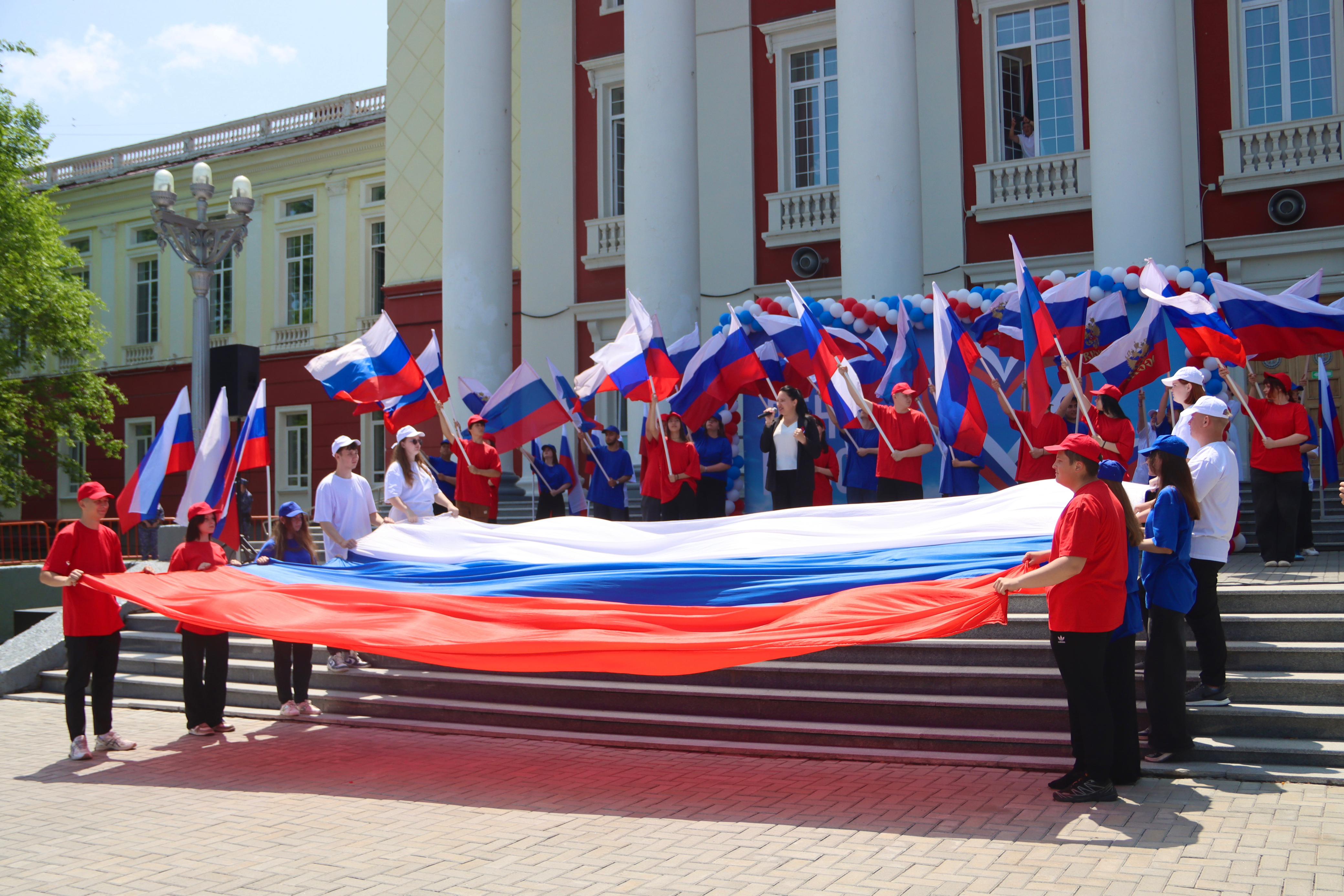 Артёмовцы празднуют День России.