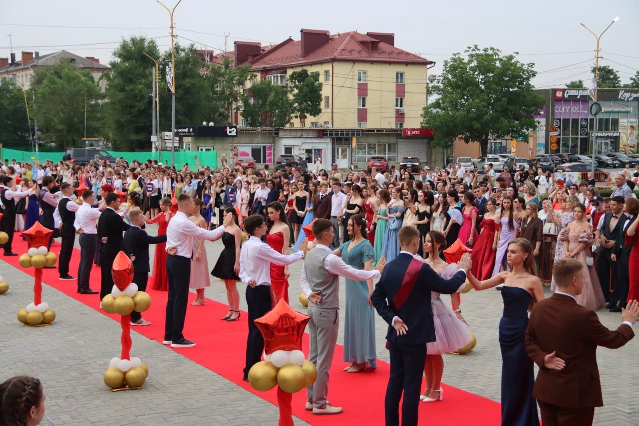 Общегородской выпускной прошел в Артёме.
