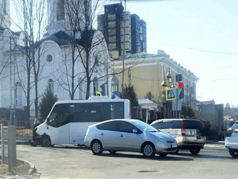 В Артеме полицейские привлекли к административной ответственности девушку-водителя, нарушившую правила проезда перекрестка.