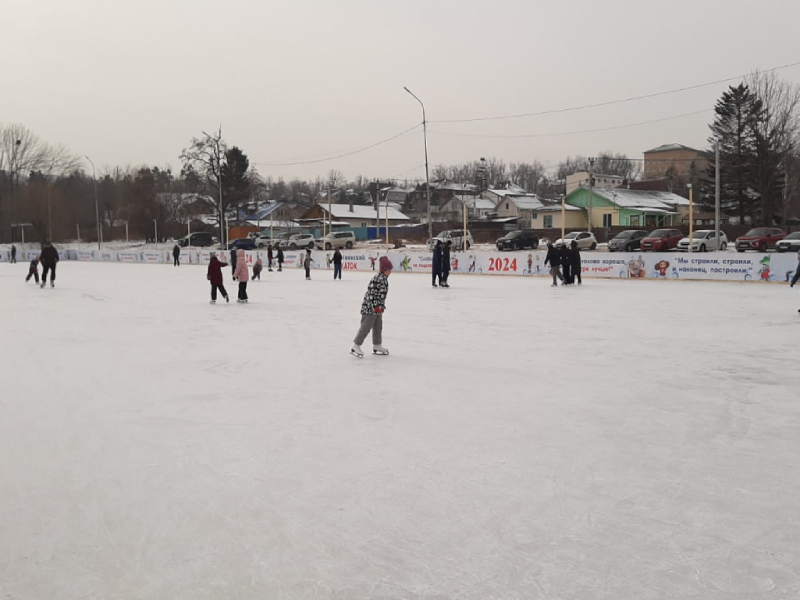 Зимний спортивный городок в Артеме продолжает работу.