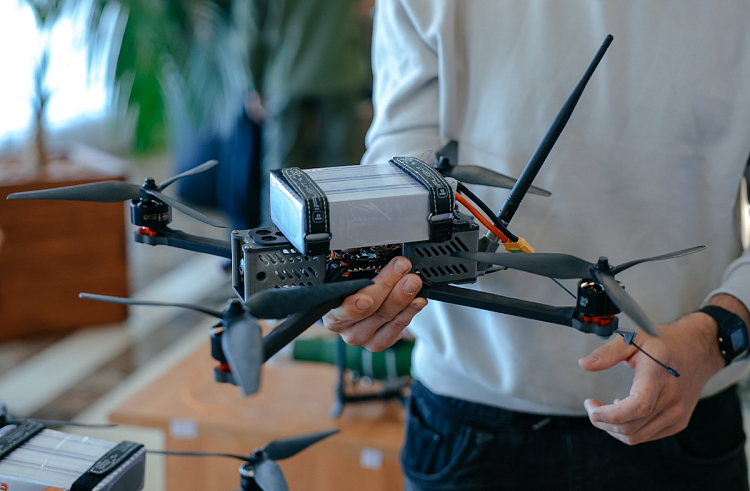 500 приморцев обучат работать с беспилотниками в этом году, сообщает  www.primorsky.ru.