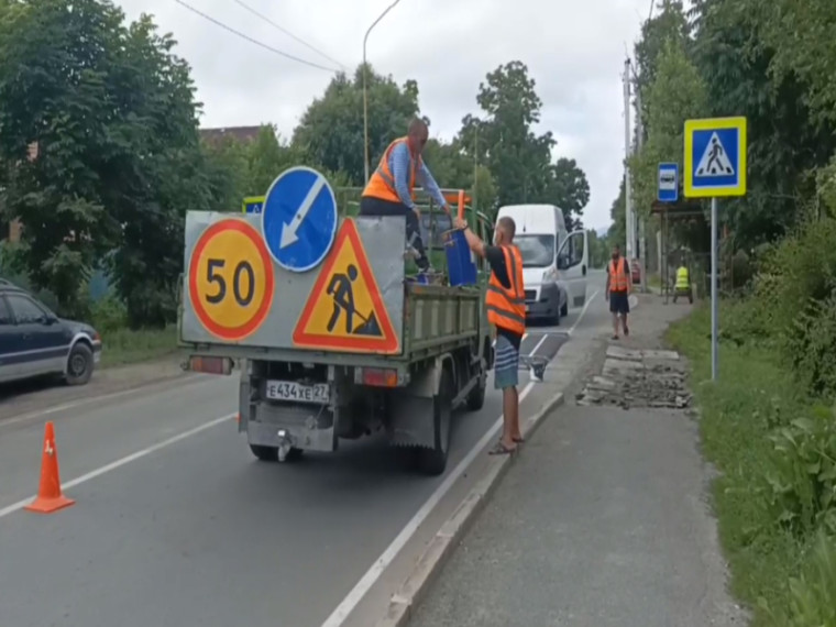 На дорогах Артема устраивают пешеходные переходы. На дорогах Артема устраивают пешеходные переходы.