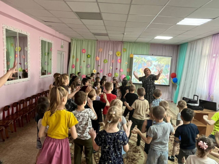 Малышей в Артеме знакомят с песнями Шаинского. Малышей в Артеме знакомят с песнями Шаинского.