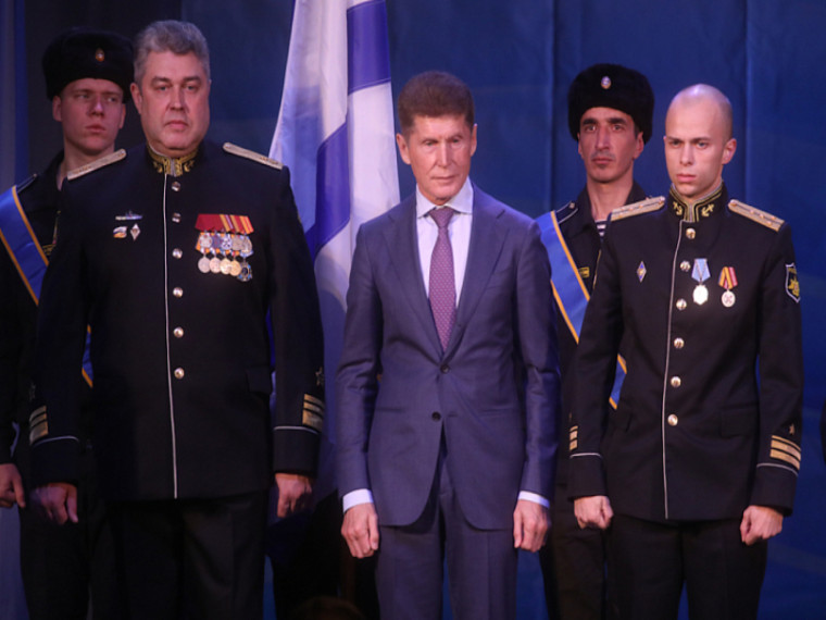 Губернатор Приморья поздравил моряков-надводников с профессиональным праздником. Губернатор Приморья поздравил моряков-надводников с профессиональным праздником.