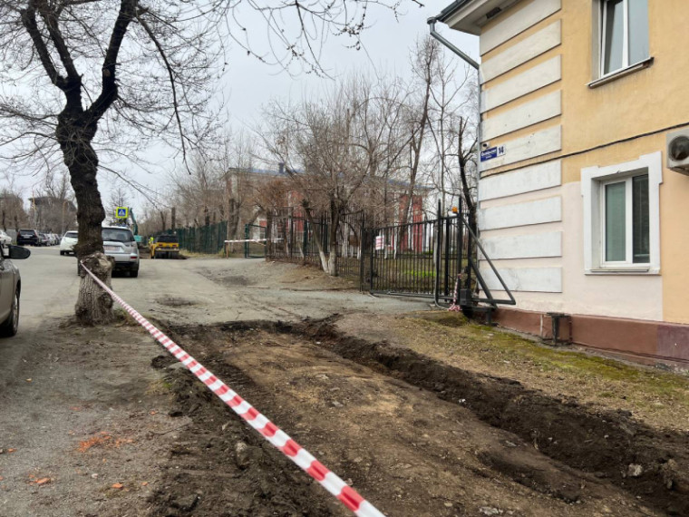 Дорожники приступили к ремонту еще одной артемовской улицы . Дорожники приступили к ремонту еще одной артемовской улицы .