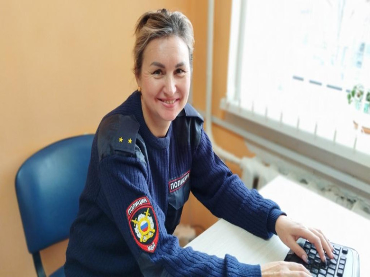 Мы поможем, мы все время на посту: жизненное кредо участкового уполномоченного из Артема Ирины Шибаевой. Мы поможем, мы все время на посту: жизненное кредо участкового уполномоченного из Артема Ирины Шибаевой.