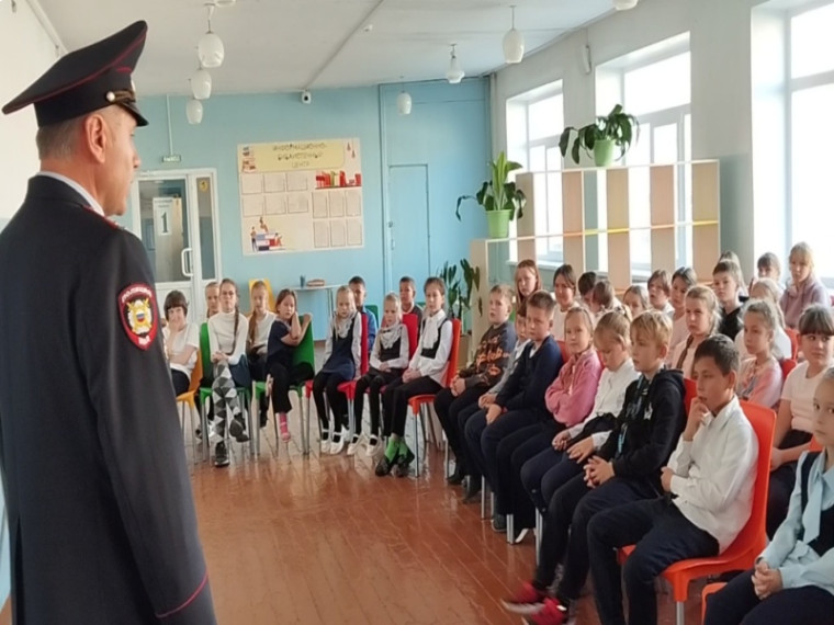 В Артеме Приморского края полицейские проводят открытые уроки по патриотическому воспитанию школьников. В Артеме Приморского края полицейские проводят открытые уроки по патриотическому воспитанию школьников.