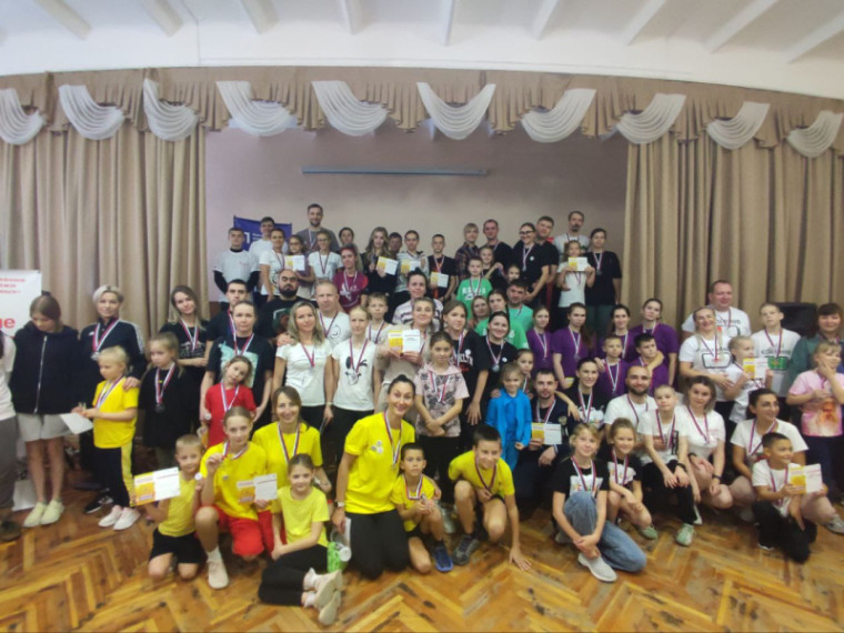 В Артеме прошел спортивный фестиваль "Семейная команда". В Артеме прошел спортивный фестиваль "Семейная команда".