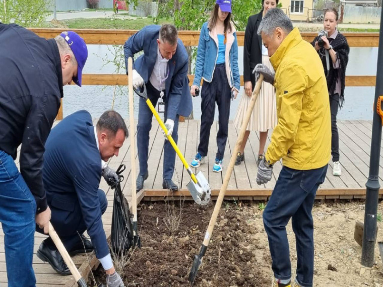 Глава Артема Вячеслав Квон принял участие в акции «Сад Памяти». Глава Артема Вячеслав Квон принял участие в акции «Сад Памяти».