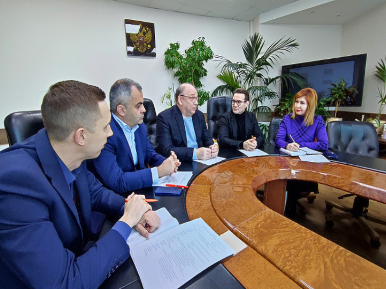 Правительства Москвы и Приморья утвердят план сотрудничества в культуре, спорте и молодежной политике. Правительства Москвы и Приморья утвердят план сотрудничества в культуре, спорте и молодежной политике.