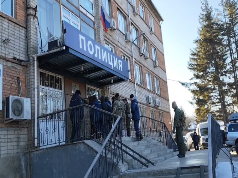 В Артеме Приморского края в отношении 12 иностранцев вынесены постановления о выдворении за пределы Российской Федерации. В Артеме Приморского края в отношении 12 иностранцев вынесены постановления о выдворении за пределы Российской Федерации.