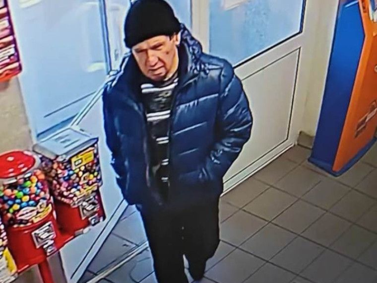 Полиция просит оказать содействие в задержании мужчины, демонстрировавшего непристойные фотографии жителям Артема. Полиция просит оказать содействие в задержании мужчины, демонстрировавшего непристойные фотографии жителям Артема.