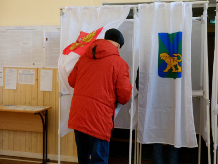 Более 3 тысяч общественных наблюдателей уже обучили в Приморье для работы на выборах Президента РФ, сообщает www.primorsky.ru. Более 3 тысяч общественных наблюдателей уже обучили в Приморье для работы на выборах Президента РФ, сообщает www.primorsky.ru.