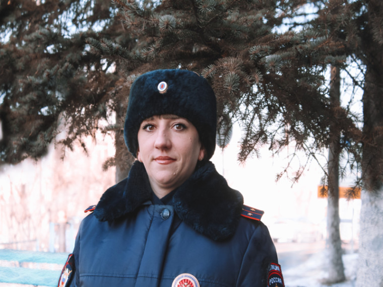 Жительница Артема Приморского края поблагодарила участкового уполномоченного полиции за помощь в урегулировании конфликтной ситуации. Жительница Артема Приморского края поблагодарила участкового уполномоченного полиции за помощь в урегулировании конфликтной ситуации.