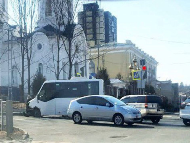 В Артеме полицейские привлекли к административной ответственности девушку-водителя, нарушившую правила проезда перекрестка. В Артеме полицейские привлекли к административной ответственности девушку-водителя, нарушившую правила проезда перекрестка.
