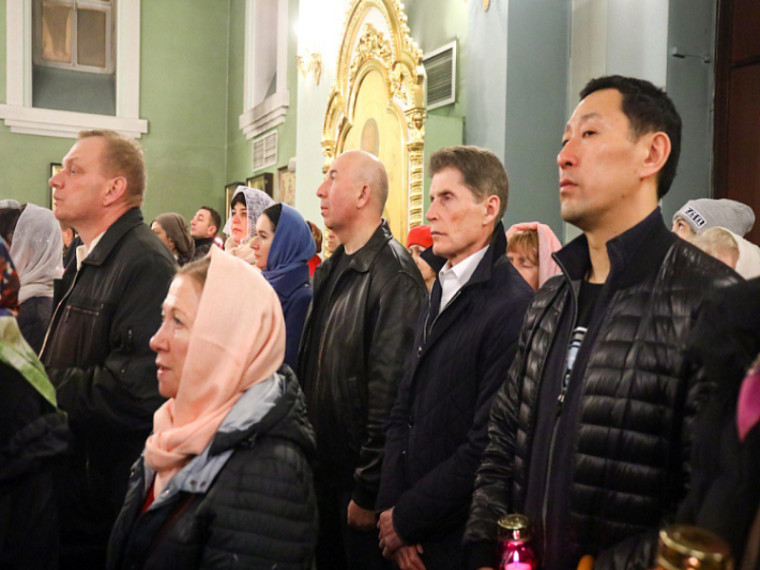 Олег Кожемяко поздравил приморцев со Светлой Пасхой. Олег Кожемяко поздравил приморцев со Светлой Пасхой.