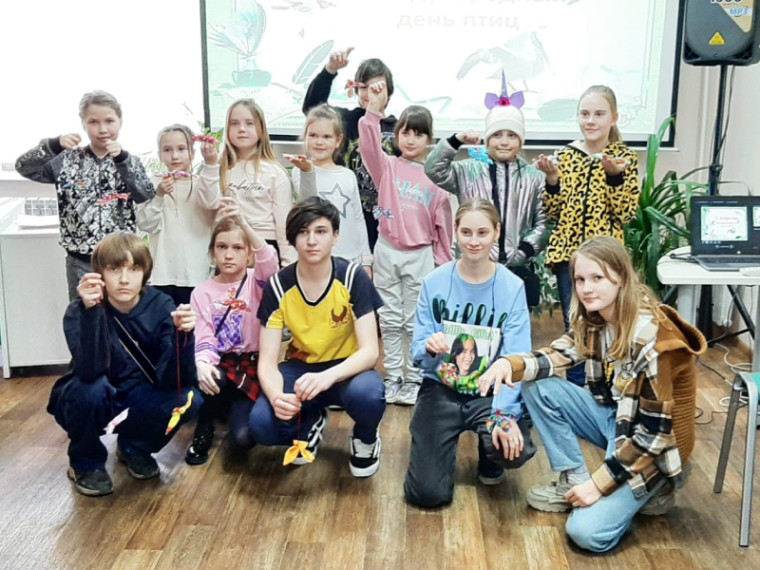 Игровая программа «Птица счастья» прошла в городской библиотеке. Игровая программа «Птица счастья» прошла в городской библиотеке.