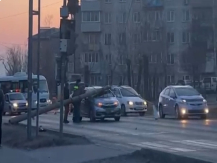 В Артеме сотрудники Госавтоинспекции привлекли к административной ответственности водителя, повредившего уличную опору освещения. В Артеме сотрудники Госавтоинспекции привлекли к административной ответственности водителя, повредившего уличную опору освещения.