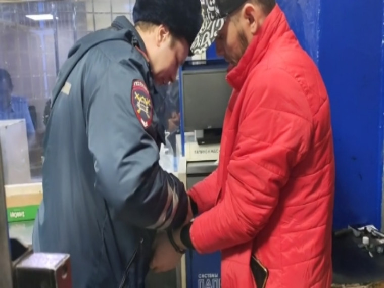 В Артеме Приморского края привлекли к ответственности мигранта, оказавшего неповиновение сотрудникам полиции. В Артеме Приморского края привлекли к ответственности мигранта, оказавшего неповиновение сотрудникам полиции.