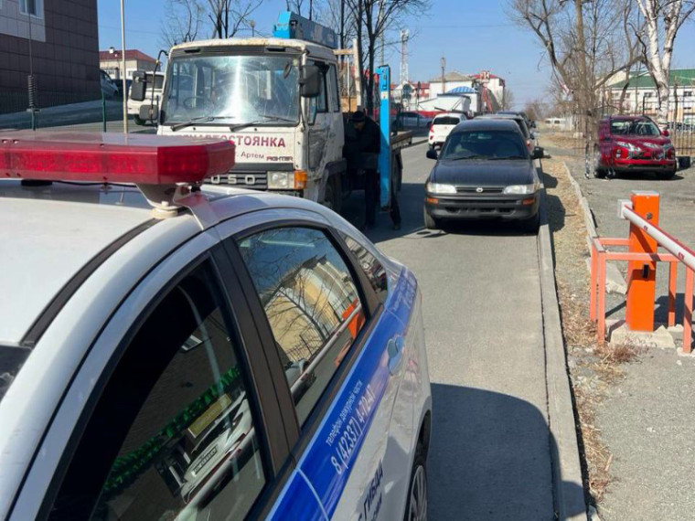Госавтоинспекция Артема проводит рейдовые мероприятия в зоне действия дорожного знака «Остановка запрещена». Госавтоинспекция Артема проводит рейдовые мероприятия в зоне действия дорожного знака «Остановка запрещена».
