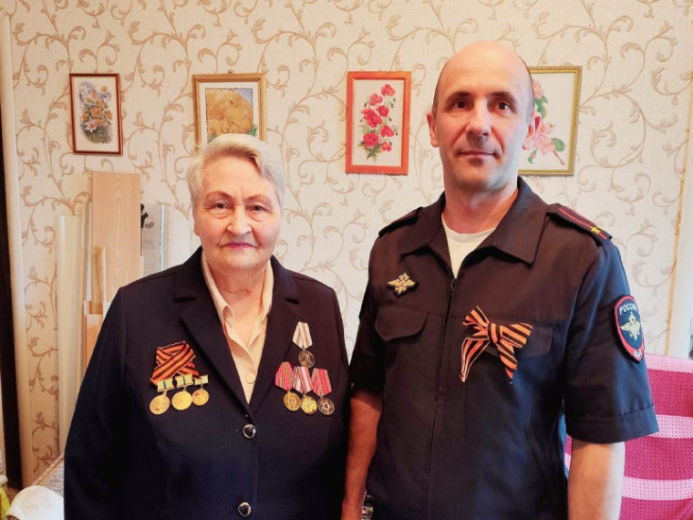 В Артеме Приморского края полицейские проводят патриотическую акцию «Долг памяти». В Артеме Приморского края полицейские проводят патриотическую акцию «Долг памяти».