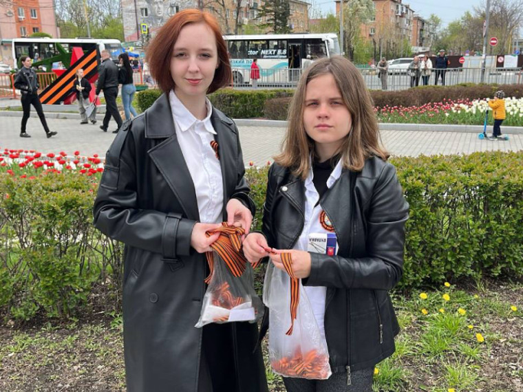 Акции «Георгиевская ленточка» и «Красная гвоздика» проходят в Артеме. Акции «Георгиевская ленточка» и «Красная гвоздика» проходят в Артеме.