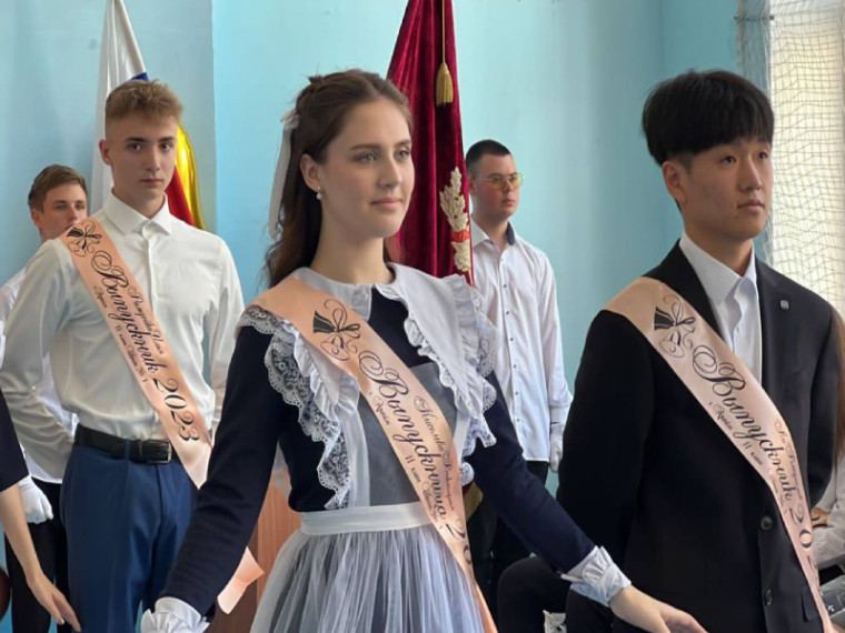 Последний звонок зазвенит для выпускников в конце мая. Последний звонок зазвенит для выпускников в конце мая.