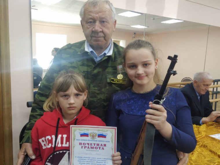 О событиях на Даманском рассказали ребятам в Артеме. О событиях на Даманском рассказали ребятам в Артеме.
