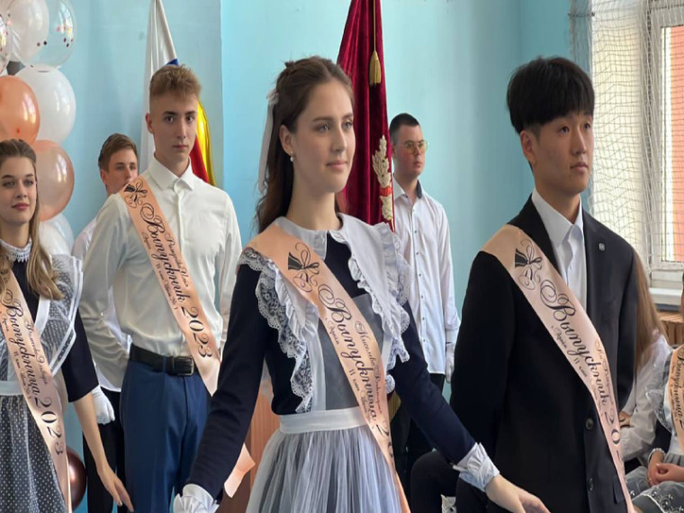 Последние звонки прозвенели в Артеме. Последние звонки прозвенели в Артеме.