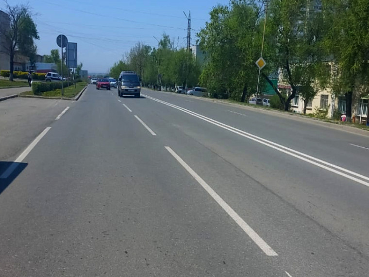 Дорожную разметку обновляют на приморских трассах. Дорожную разметку обновляют на приморских трассах.