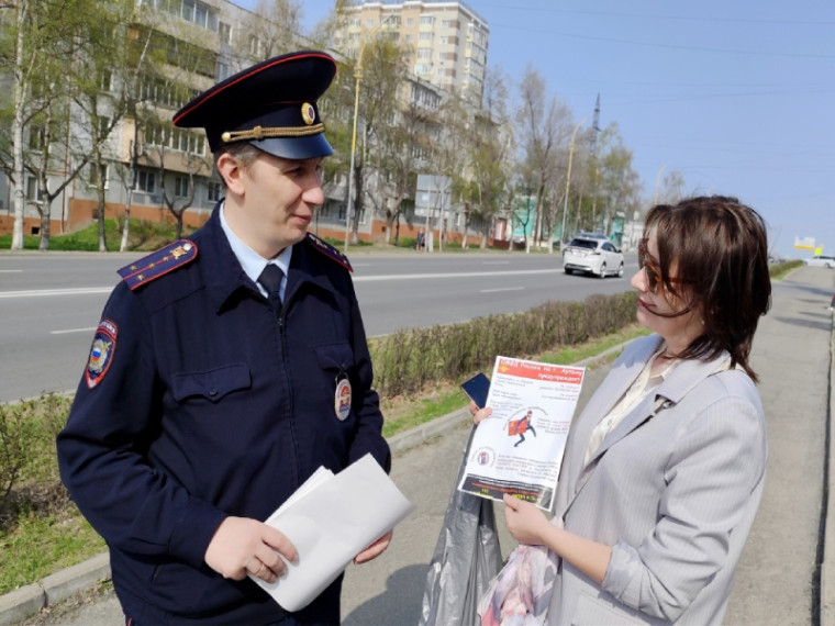 В Артеме Приморского края полицейские и представители общественного совета проводят профилактические мероприятия «Не дай себя обмануть!». В Артеме Приморского края полицейские и представители общественного совета проводят профилактические мероприятия «Не дай себя обмануть!».