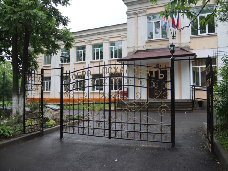 В школах Артема ведется благоустройство по «Молодежному бюджету». В школах Артема ведется благоустройство по «Молодежному бюджету».