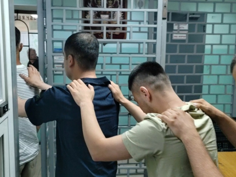 В Артеме Приморского края в отношении 12 иностранных граждан вынесены постановления о выдворении. В Артеме Приморского края в отношении 12 иностранных граждан вынесены постановления о выдворении.