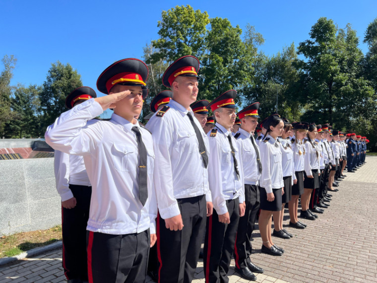 В Артёме возложили цветы в годовщину окончания Второй Мировой войны. В Артёме возложили цветы в годовщину окончания Второй Мировой войны.
