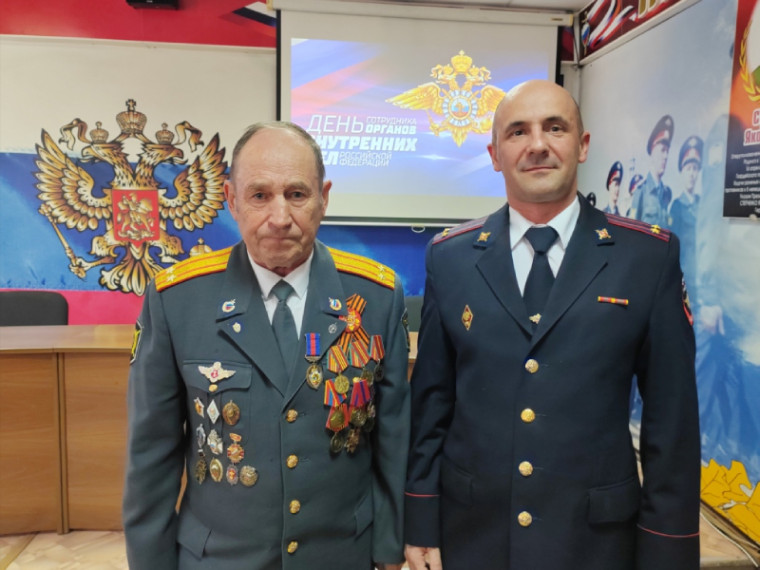 Сотрудники органов внутренних дел Артема отмечают профессиональный праздник. Сотрудники органов внутренних дел Артема отмечают профессиональный праздник.