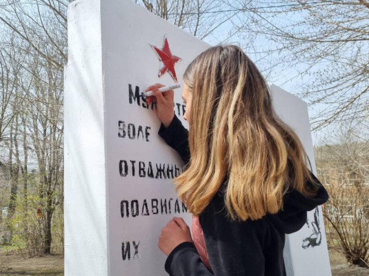 Ученики школ вышли на улицы города с акцией «Чистый город». Ученики школ вышли на улицы города с акцией «Чистый город».