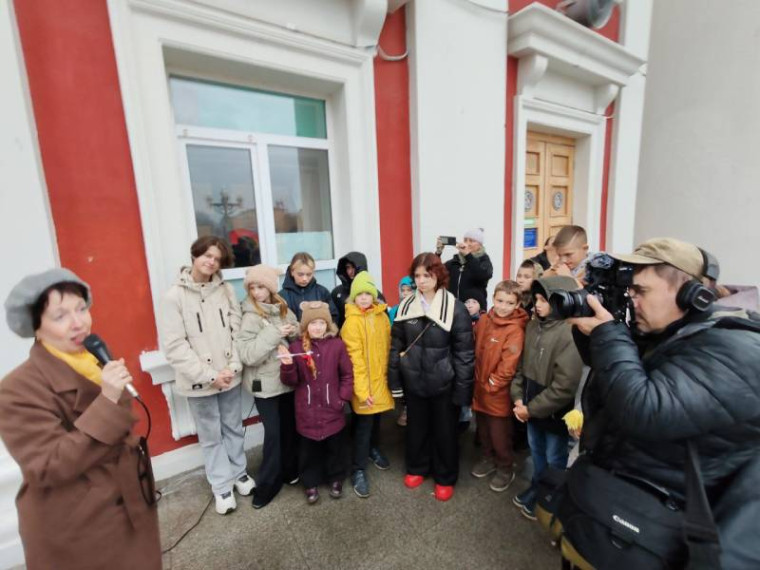 В Артёме создали экскурсию и выпустили «живые» открытки. В Артёме создали экскурсию и выпустили «живые» открытки.