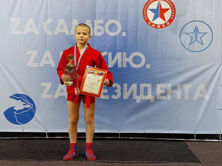 Первое место привез из Южно-Сахалинска артемовский самбист. Первое место привез из Южно-Сахалинска артемовский самбист.