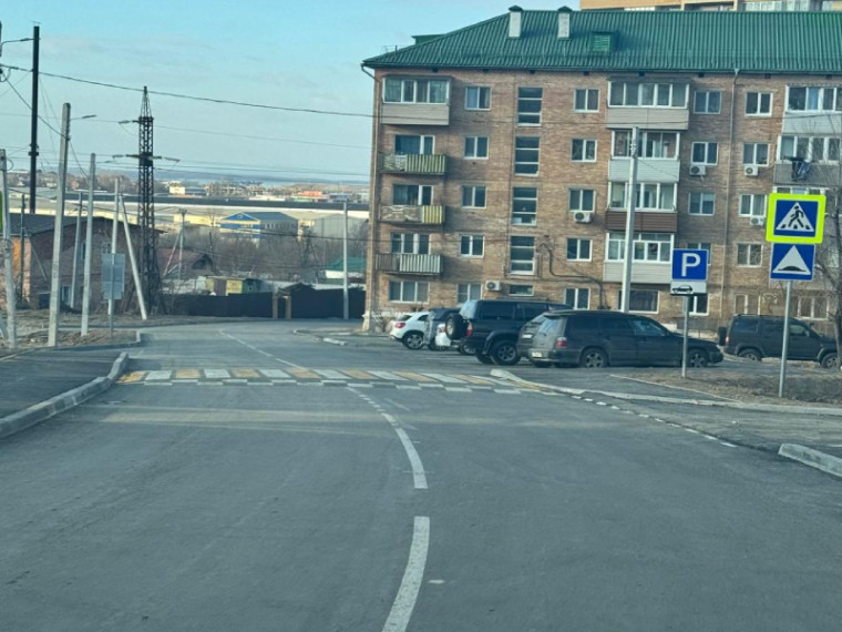 Дорогу школе № 35 отремонтировали в прошлом году. Дорогу школе № 35 отремонтировали в прошлом году.