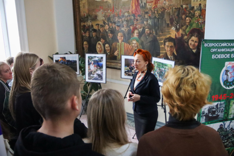 Патриотическая выставка открылась в Артёме. Патриотическая выставка открылась в Артёме.
