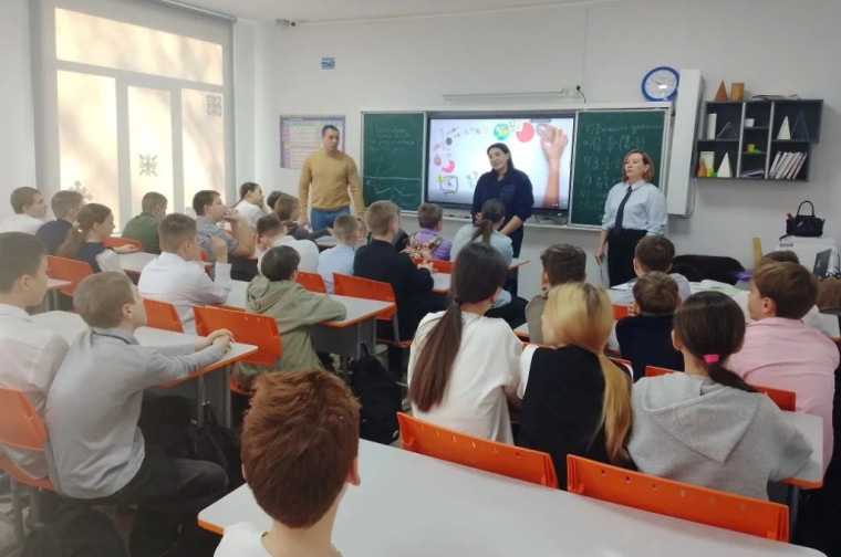 В Артеме Приморского края полицейские и общественники рассказывают студентам о преимуществах здорового образа жизни.