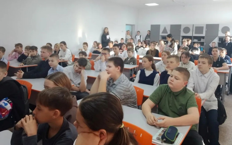 В Артеме Приморского края полицейские и общественники рассказывают студентам о преимуществах здорового образа жизни.